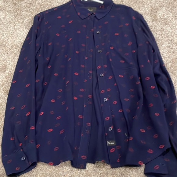 Rails Tops - Rails women’s button down long sleeve shirt with lips design
